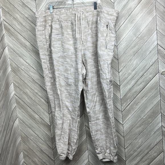 Athleta Cabo Tide Linen Jogger Pants Neutral Camo Print Size 24 - Picture 2 of 8